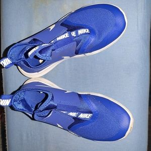 Boys bike slip on sneakers size 3